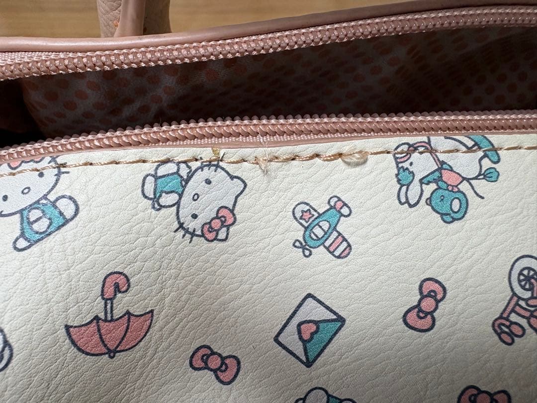 Loungefly Hello Kitty ハンドバッグ(レア商品)