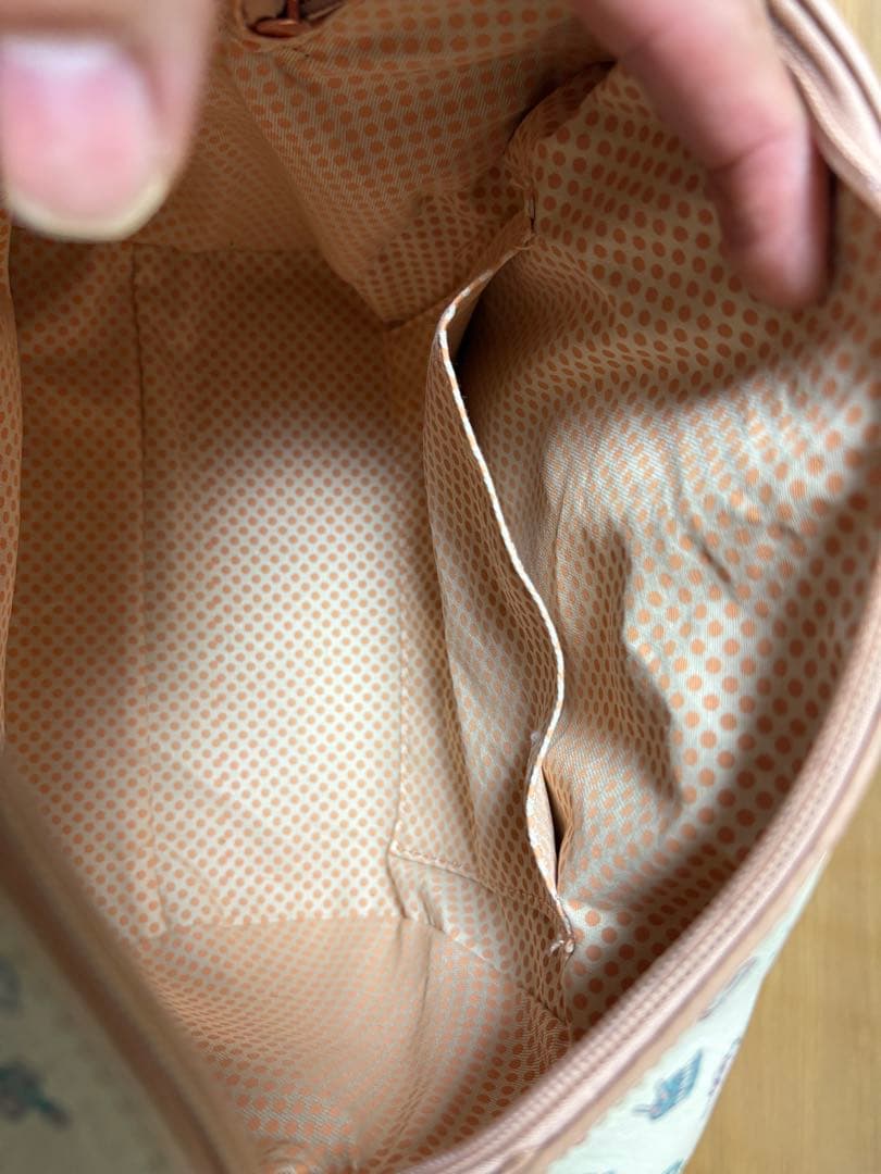 Loungefly Hello Kitty ハンドバッグ(レア商品)