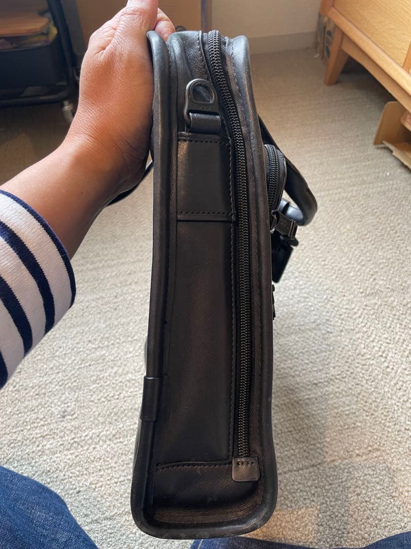 TUMI トゥミ ブラックレザー（本革）ブリーフケース