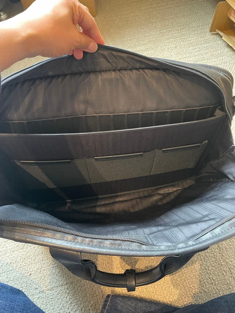 TUMI トゥミ ブラックレザー（本革）ブリーフケース