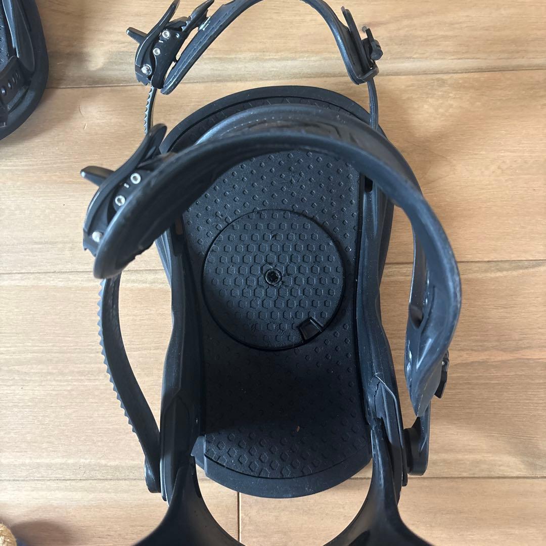 STRATA ブラック スノーボードビンディング