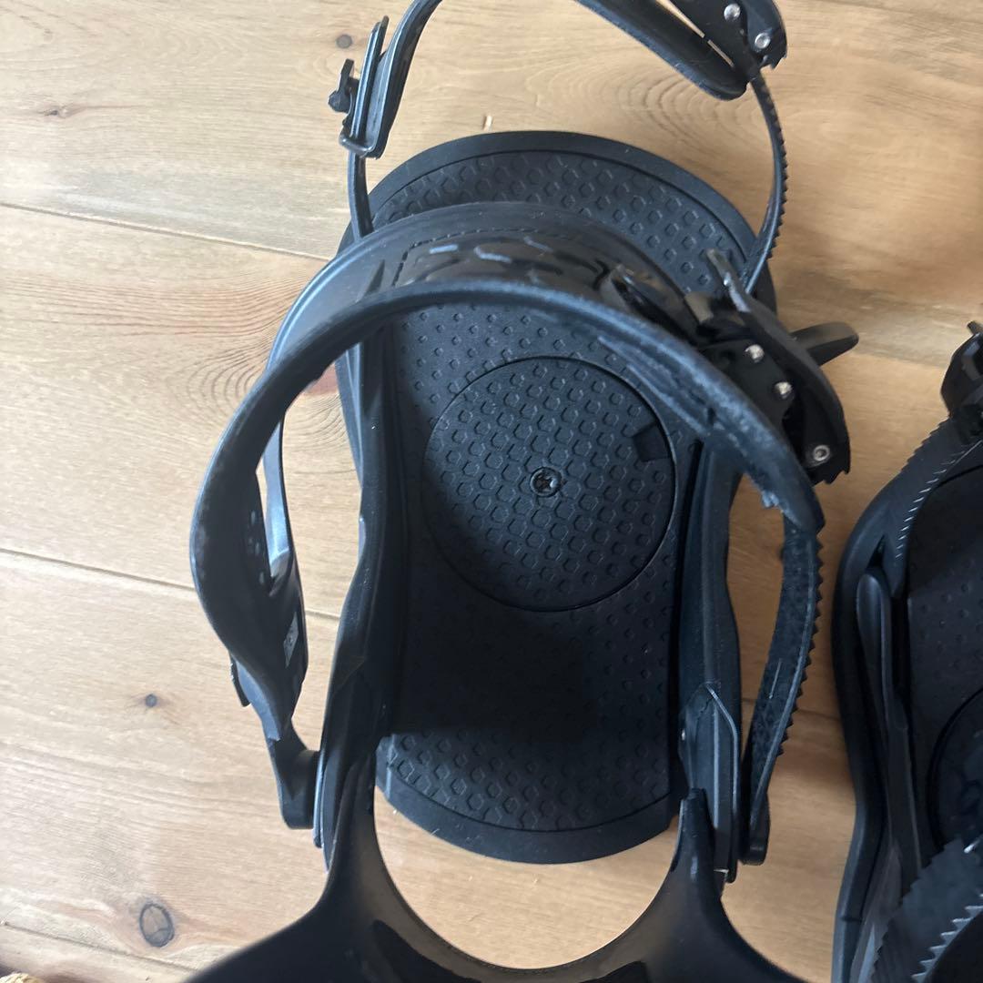 STRATA ブラック スノーボードビンディング