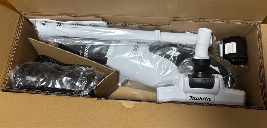 充電式クリーナ　マキタ　白　CL286FDRFW