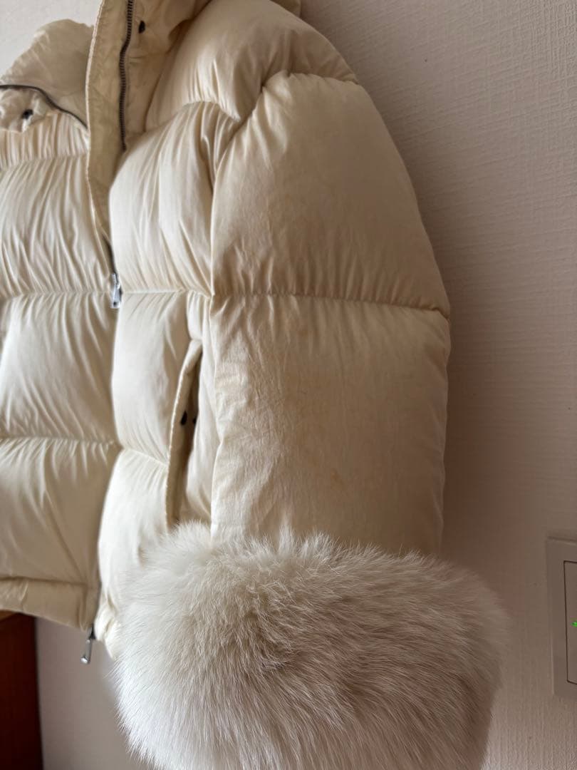 MONCLER フード付きダウンジャケット　袖ファー　オフホワイト　サイズ2