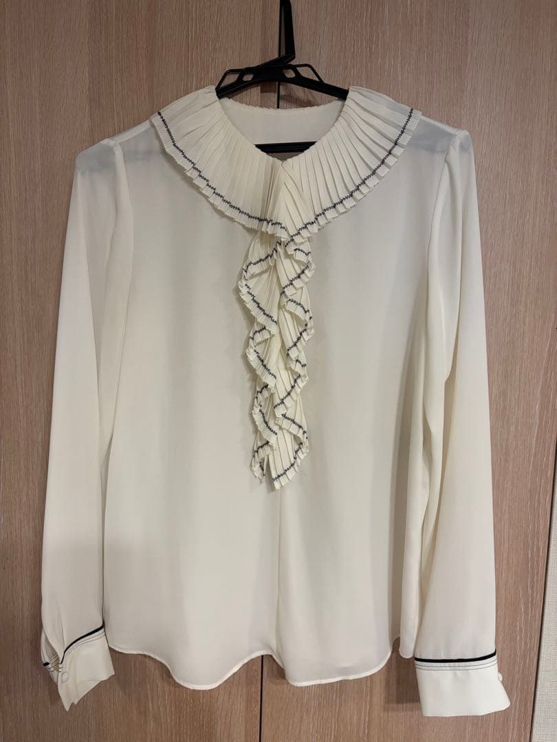 アルアバイル　プリーツラッフルブラウス