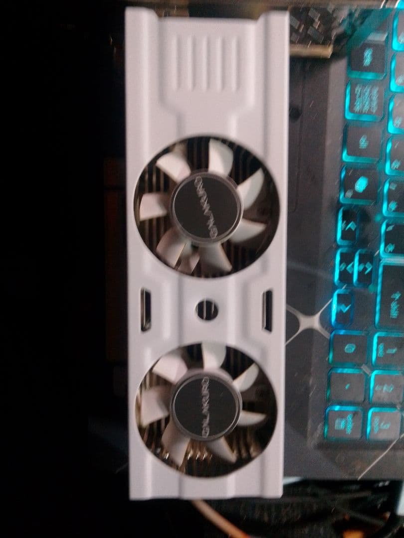 ホワイト デュアルファン NVIDIA GeForce RTX3050