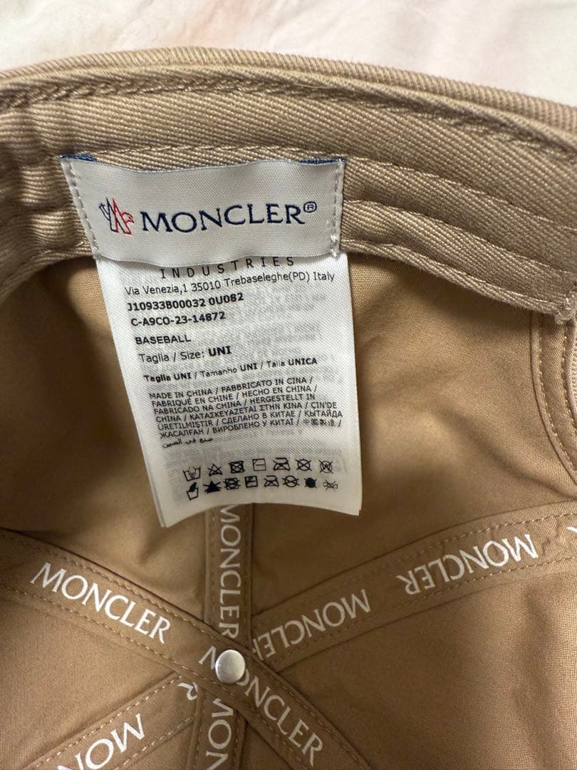 パ*ー様 MONCLER ベースボールキャップ ベージュ
