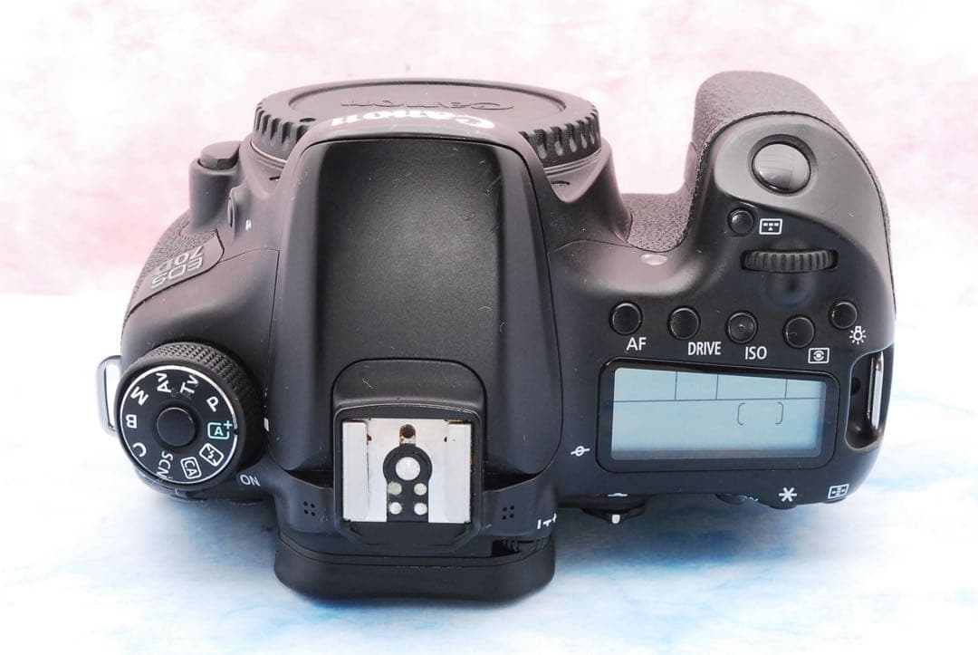 Canon EOS 70D☆手ぶれ補正標準＆超望遠☆一眼レフカメラ☆Wi-Fi