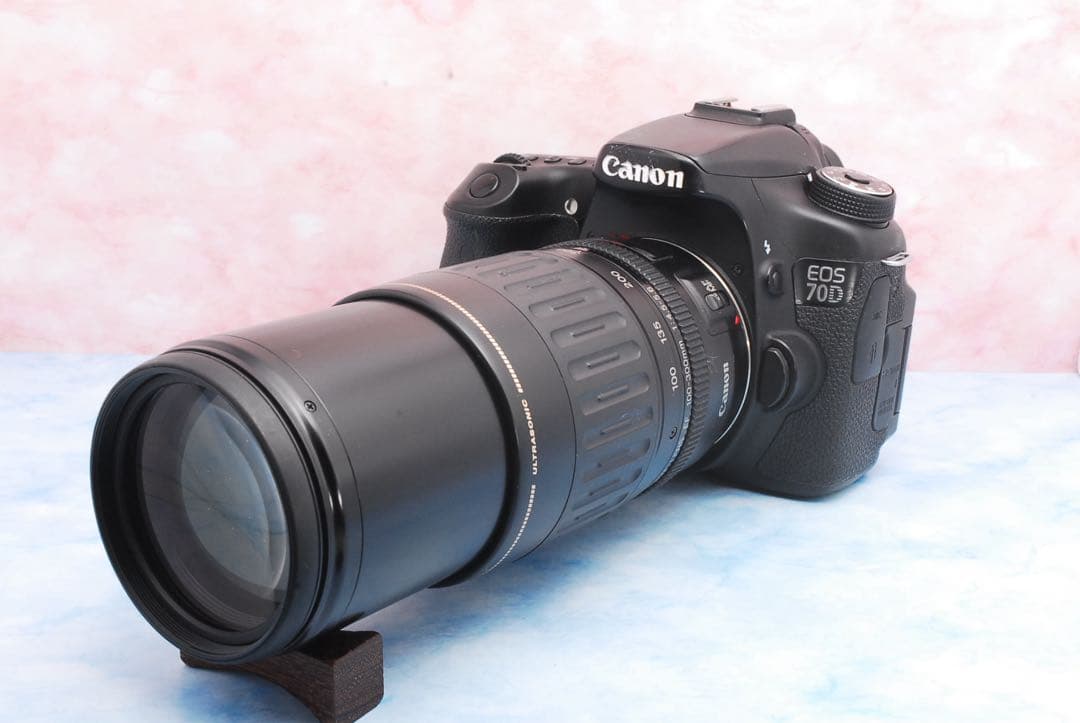 Canon EOS 70D☆手ぶれ補正標準＆超望遠☆一眼レフカメラ☆Wi-Fi