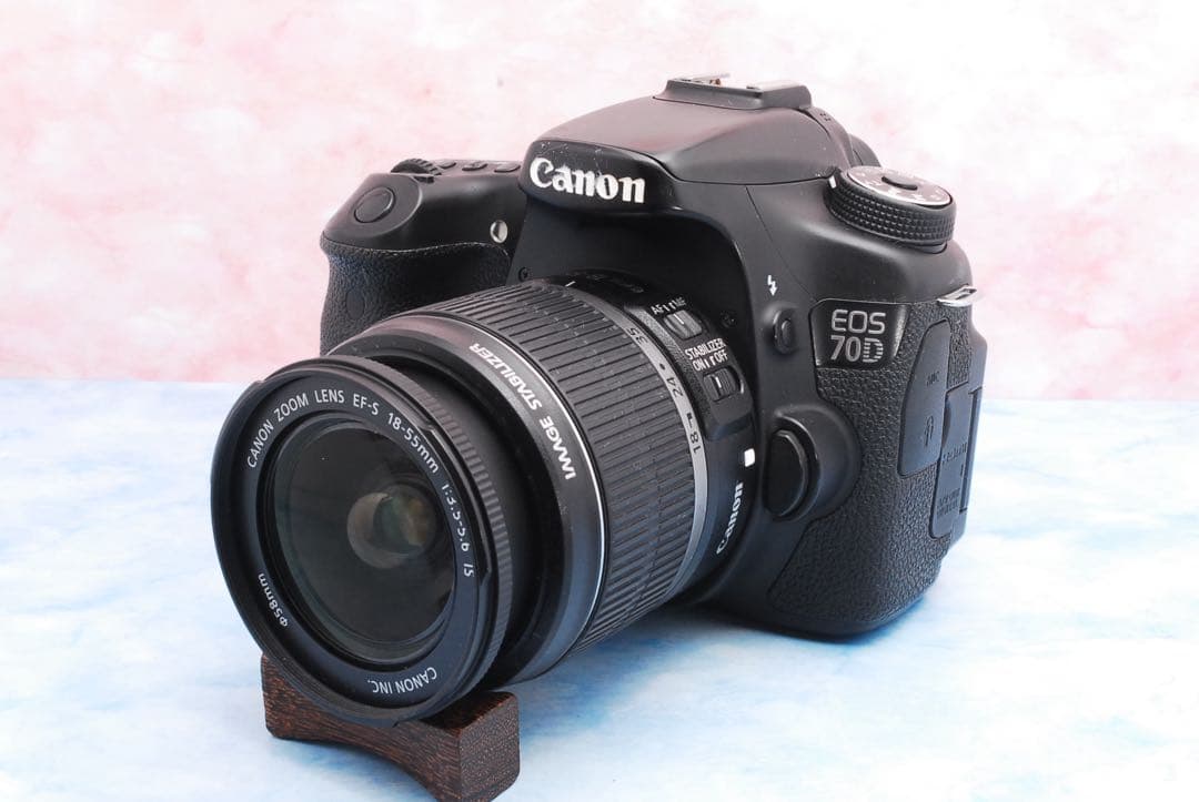 Canon EOS 70D☆手ぶれ補正標準＆超望遠☆一眼レフカメラ☆Wi-Fi