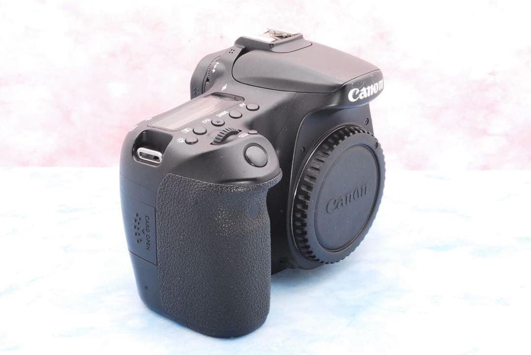 Canon EOS 70D☆手ぶれ補正標準＆超望遠☆一眼レフカメラ☆Wi-Fi