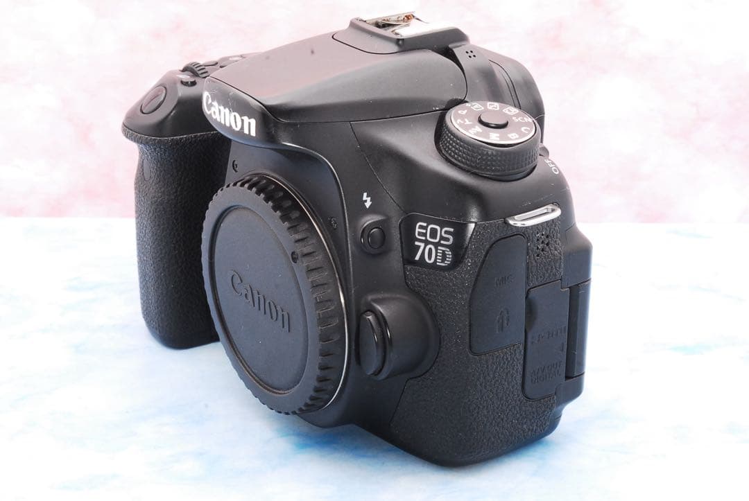 Canon EOS 70D☆手ぶれ補正標準＆超望遠☆一眼レフカメラ☆Wi-Fi