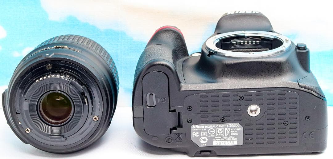 ニコン Nikon D5200⭐️スマホに転送⭐️自撮りも楽ちん⭐️動画OK⭐️