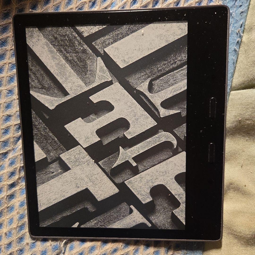 Amazon Kindle Oasis (第10世代) 本体 32Gモデル。