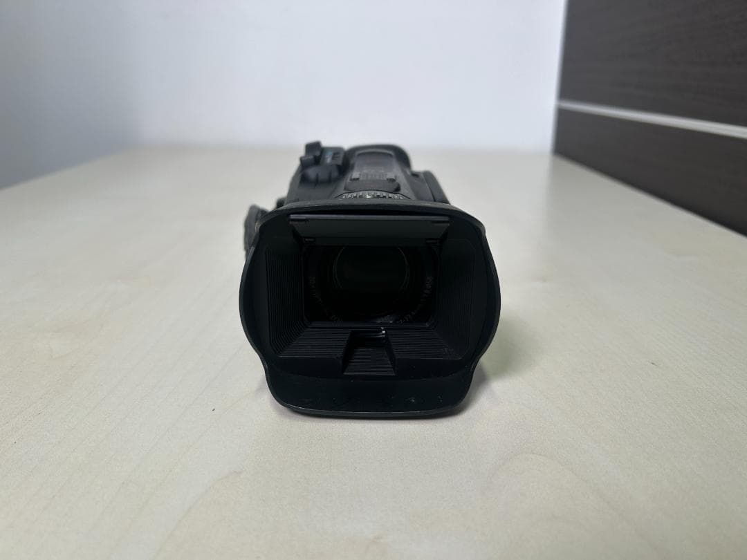 Canon XA25 業務用ビデオカメラ ハンドル,バッテリーチャージャー付き