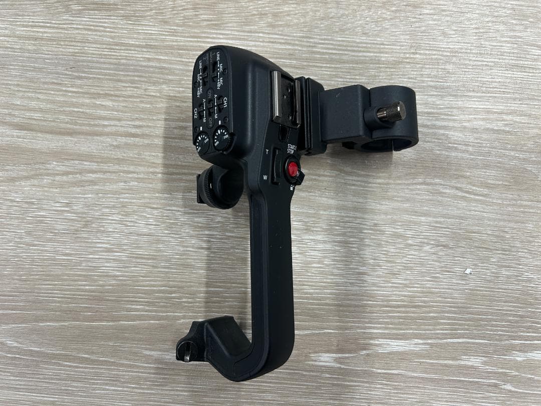 Canon XA25 業務用ビデオカメラ ハンドル,バッテリーチャージャー付き