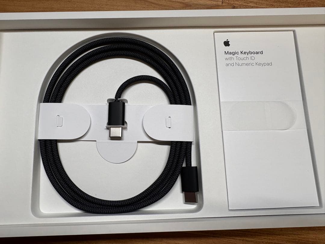 MagicKeyboard テンキ USB–C JIS ブラック TouchID