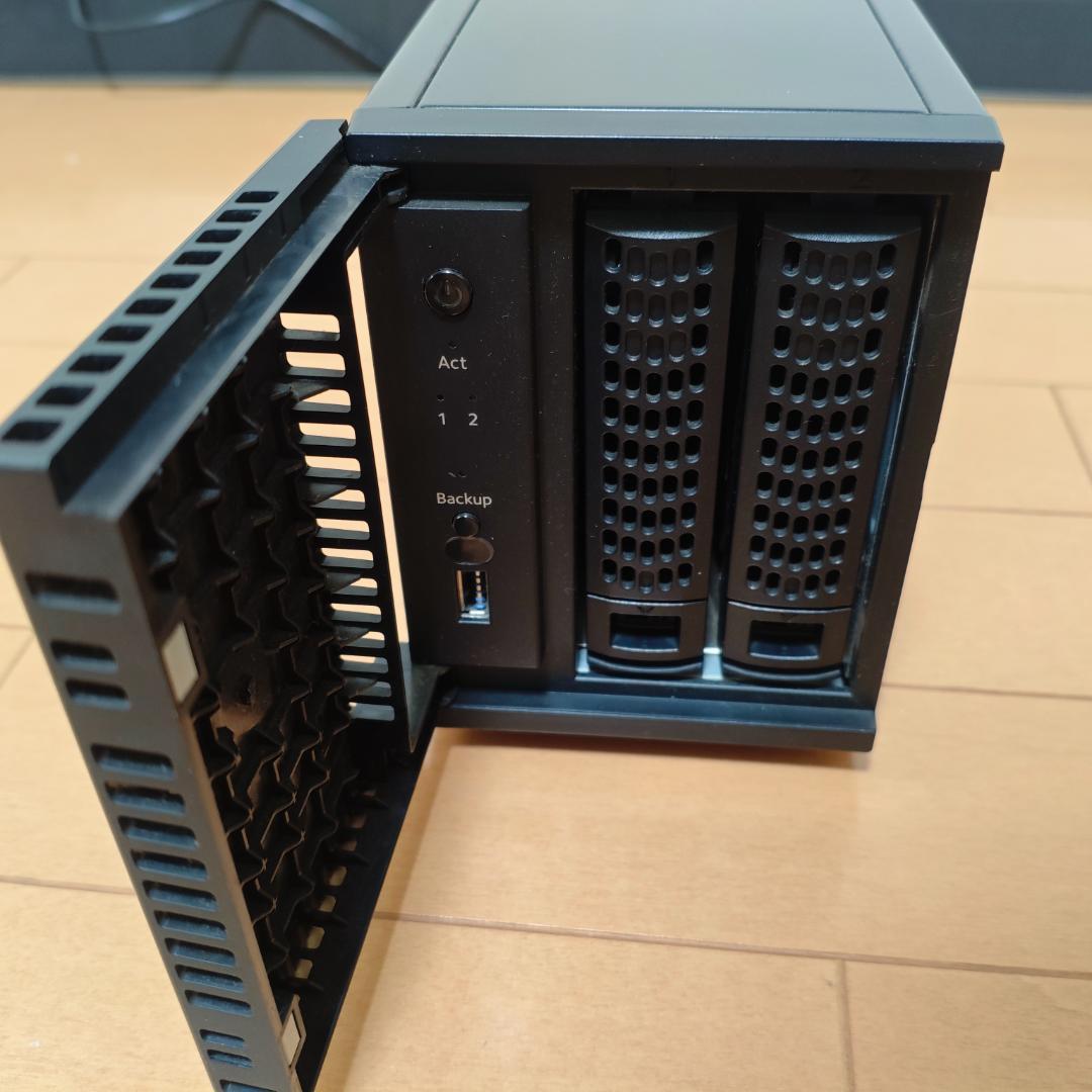 NETGEAR ReadyNAS RN212 8TB付属（4TB × 2）