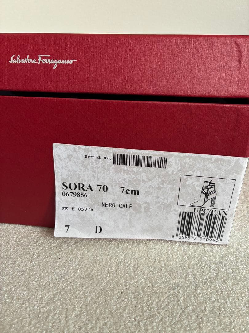 極美品 Ferragamo ブラックレザー　ミドルブーツ　箱付き　24cm