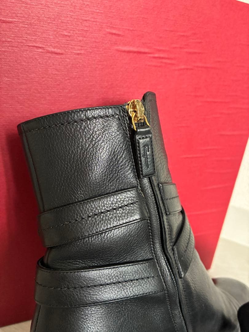 極美品 Ferragamo ブラックレザー　ミドルブーツ　箱付き　24cm