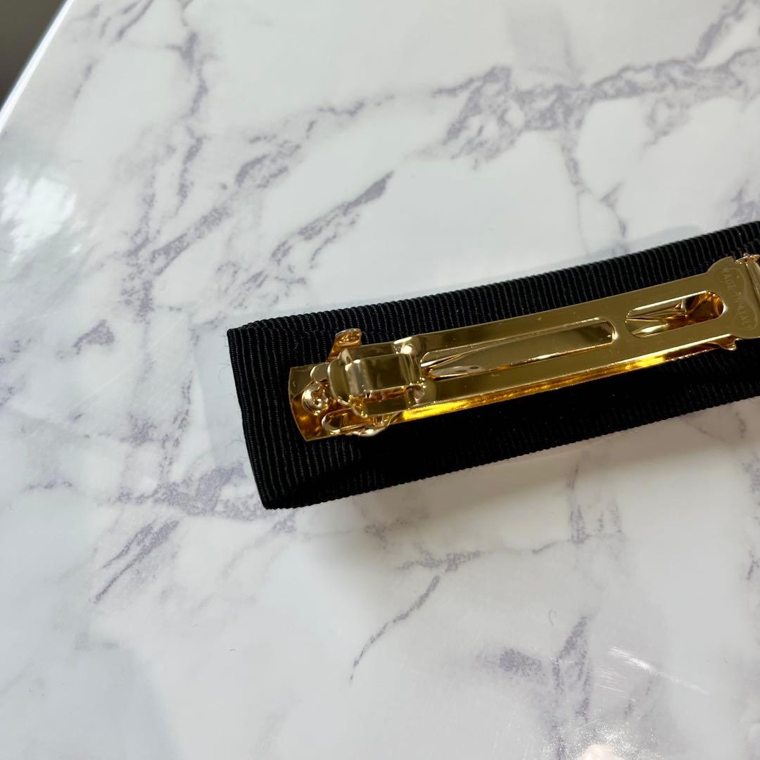 フェラガモ バレッタ　ブラック × ゴールド