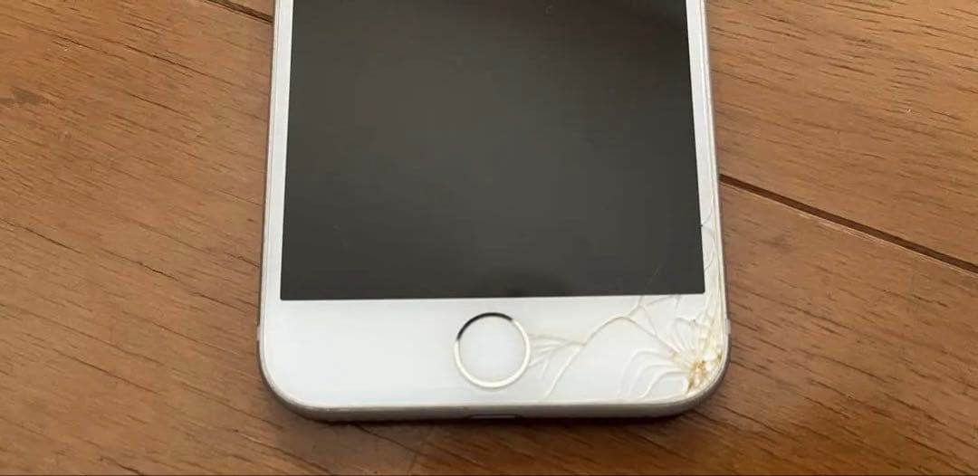 iPhone ホワイト 画面ひびあり