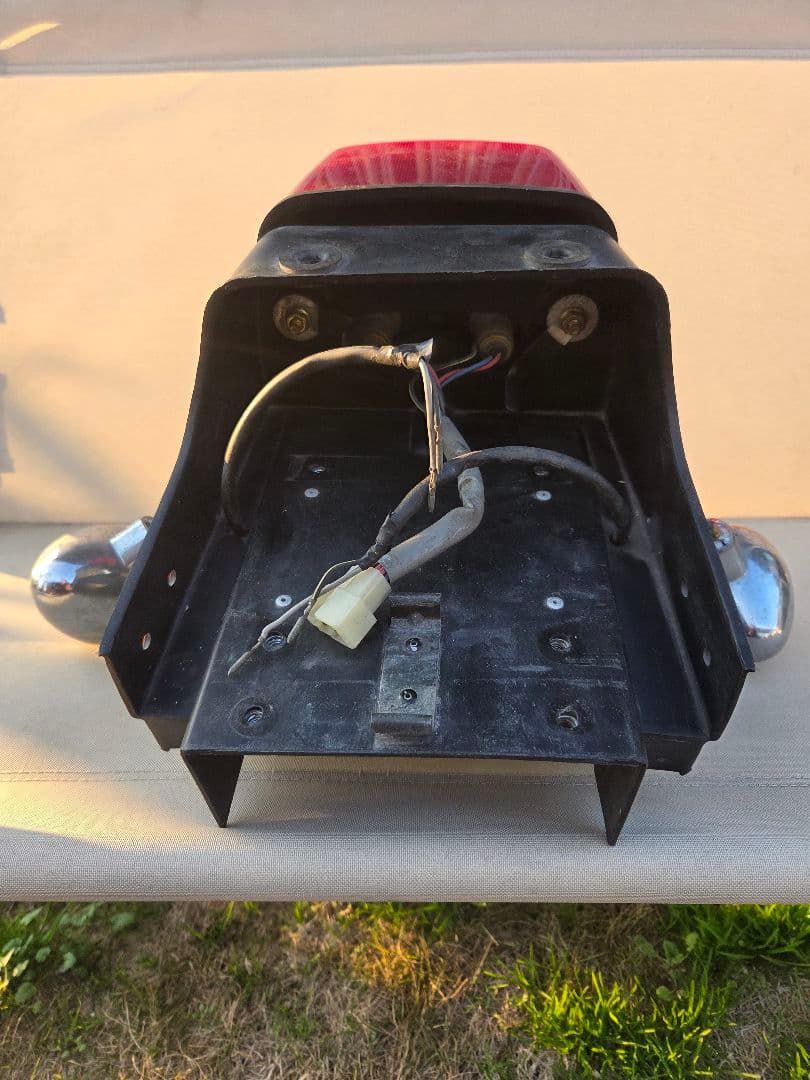 ゼファー純正 テールランプ ナンバープレートホルダー