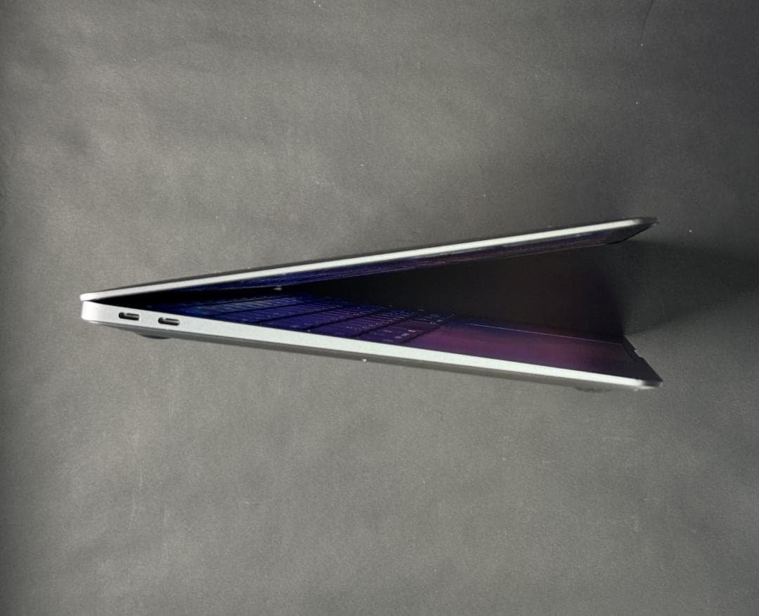 MacBook Air 13インチ　スペーグレイ