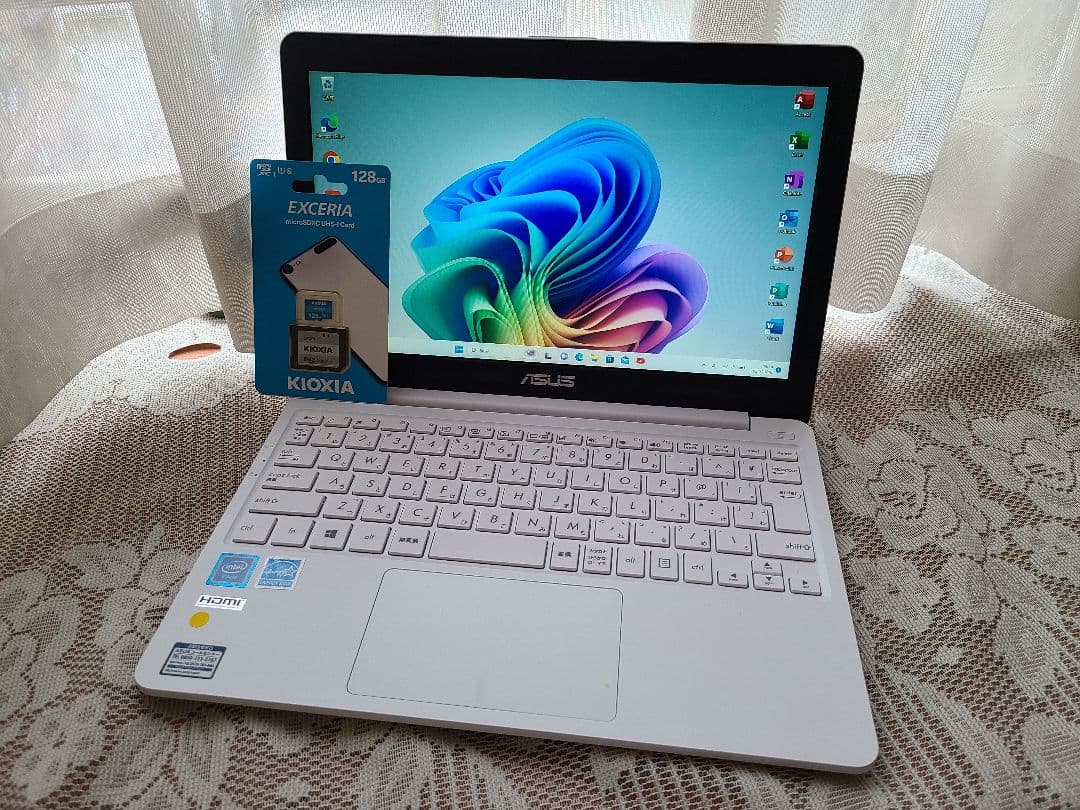 ASUS vivobook F203N eMMC32GB+128GB おまけあり