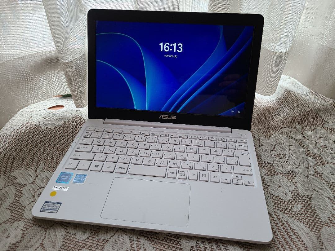 ASUS vivobook F203N eMMC32GB+128GB おまけあり