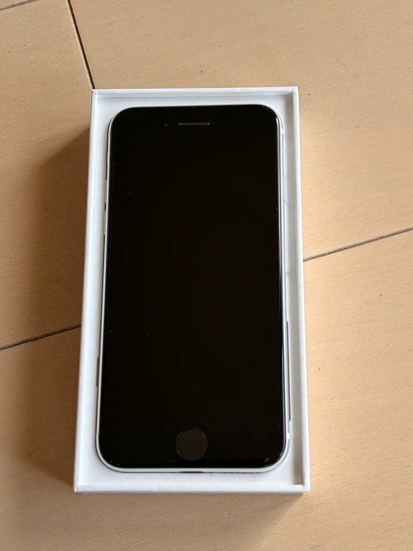 iPhone SE 第2世代 (SE2) ホワイト 128 GB docomo