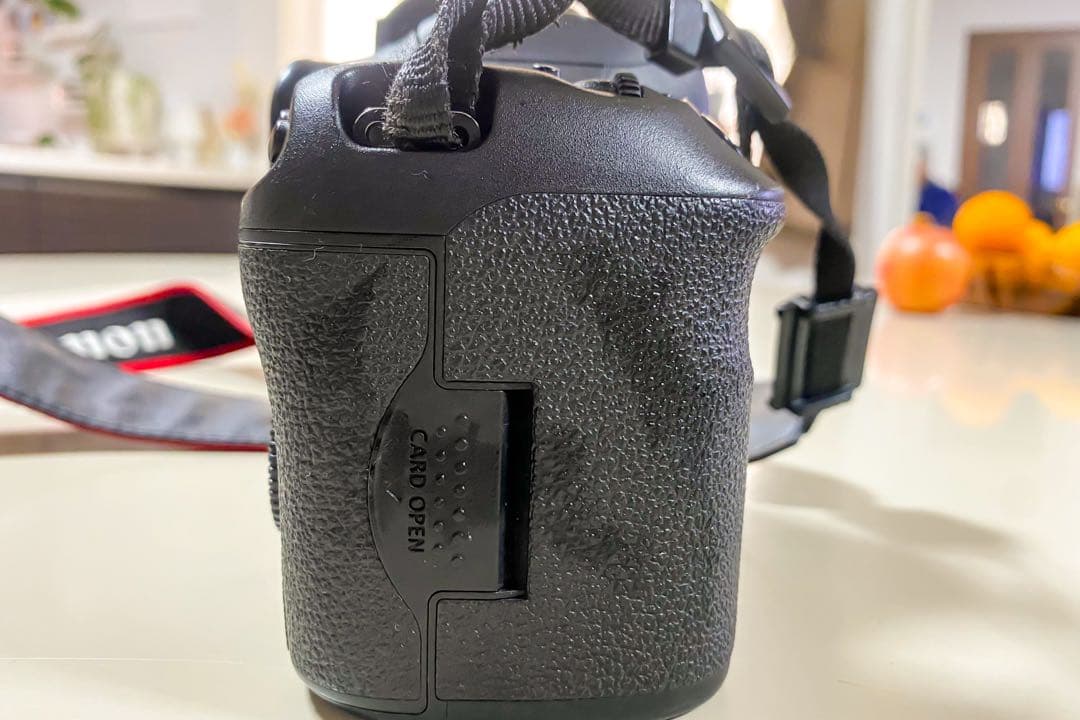 Canon EOS 7D Mark II デジタル一眼レフ