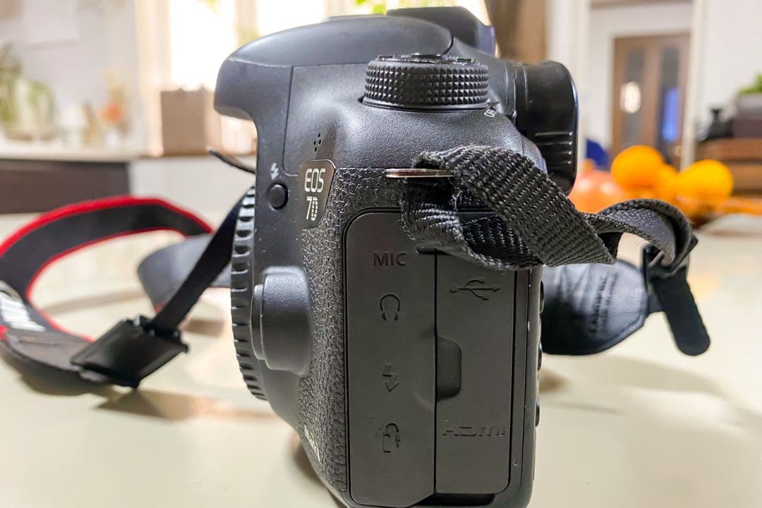 Canon EOS 7D Mark II デジタル一眼レフ