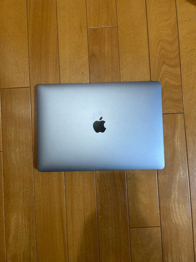 Apple MacBook Air M1 2020(13インチ)、箱と充電器付き