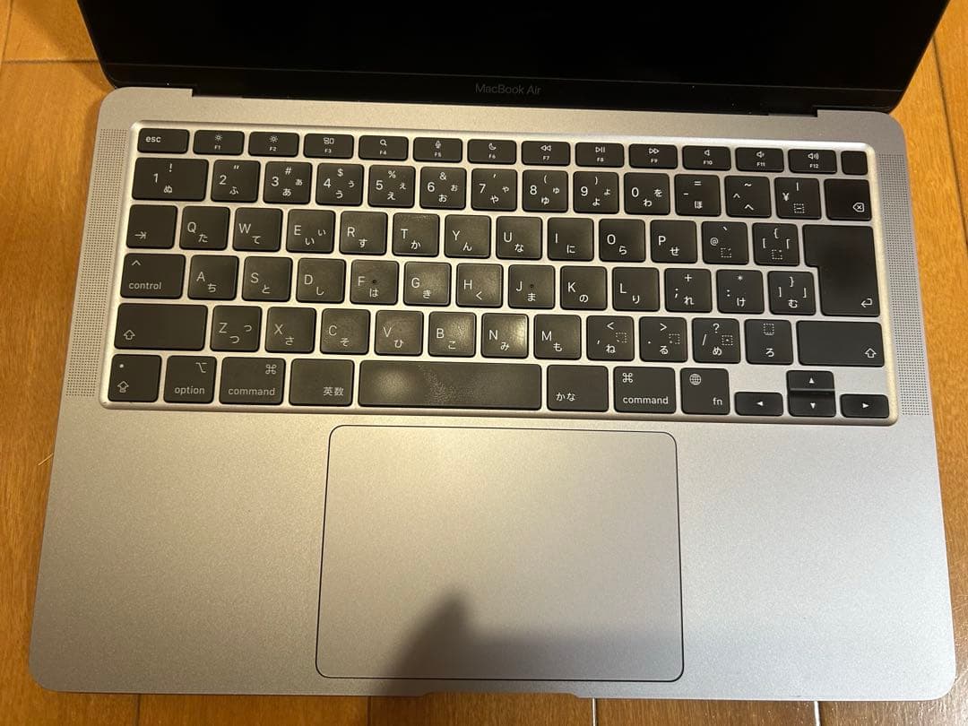 Apple MacBook Air M1 2020(13インチ)、箱と充電器付き