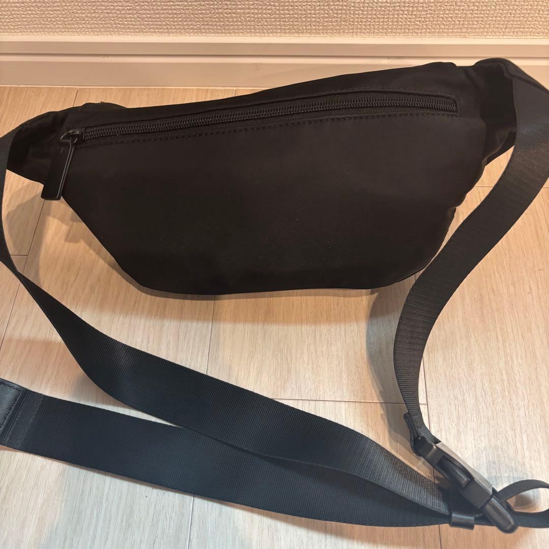 【美品】ディースクエアード ICON ボディバッグ ウエストバッグ 黒