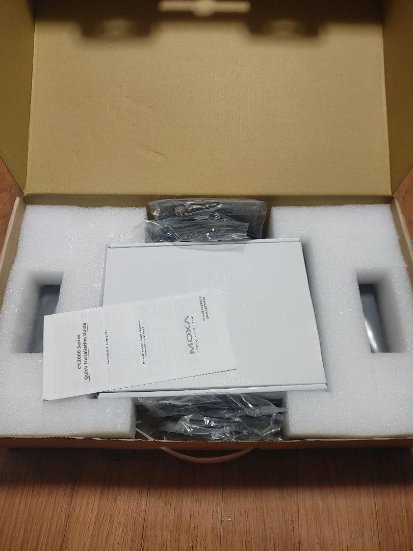 MOXA CN2610-8 非同期サーバ ターミナルサーバ