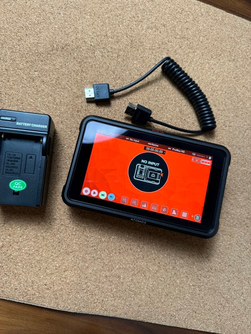 Atmos Ninja V モニター