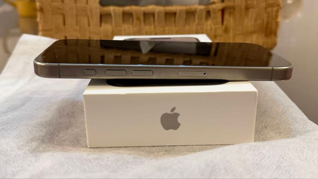 iPhone 15 Pro ホワイトチタニウム 256G 本体