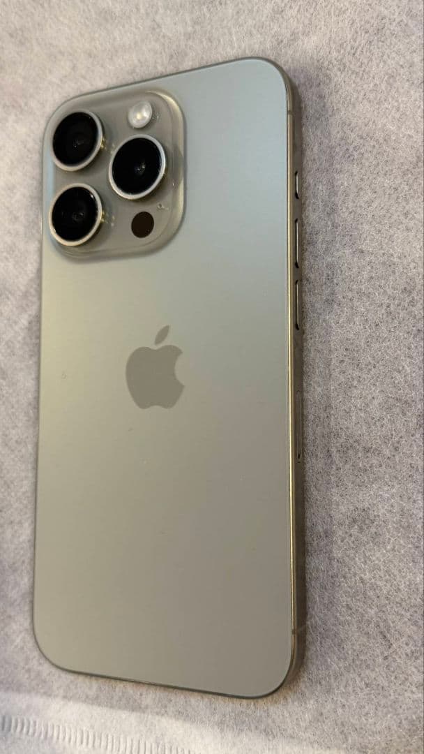 iPhone 15 Pro ホワイトチタニウム 256G 本体