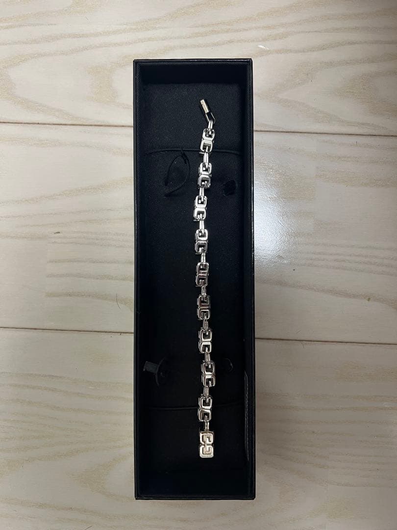 GIVENCHY シルバーチェーンブレスレット