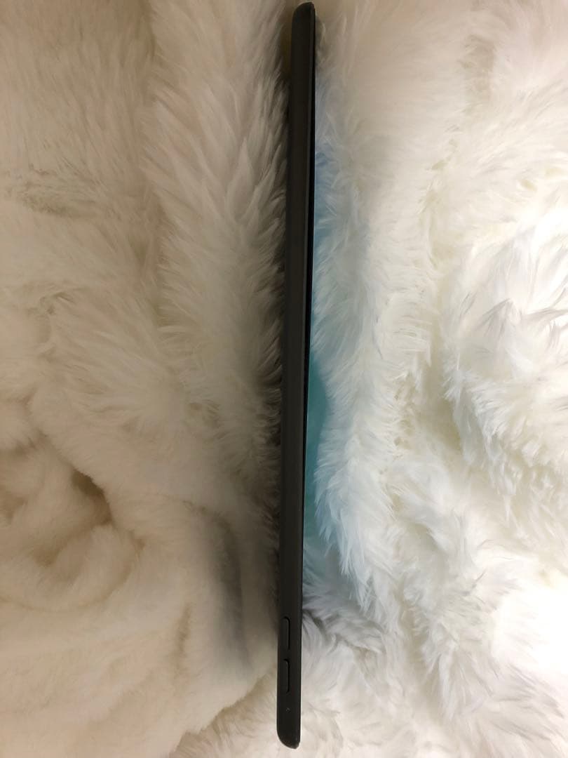 iPad　第7世代　ブラック　Apple