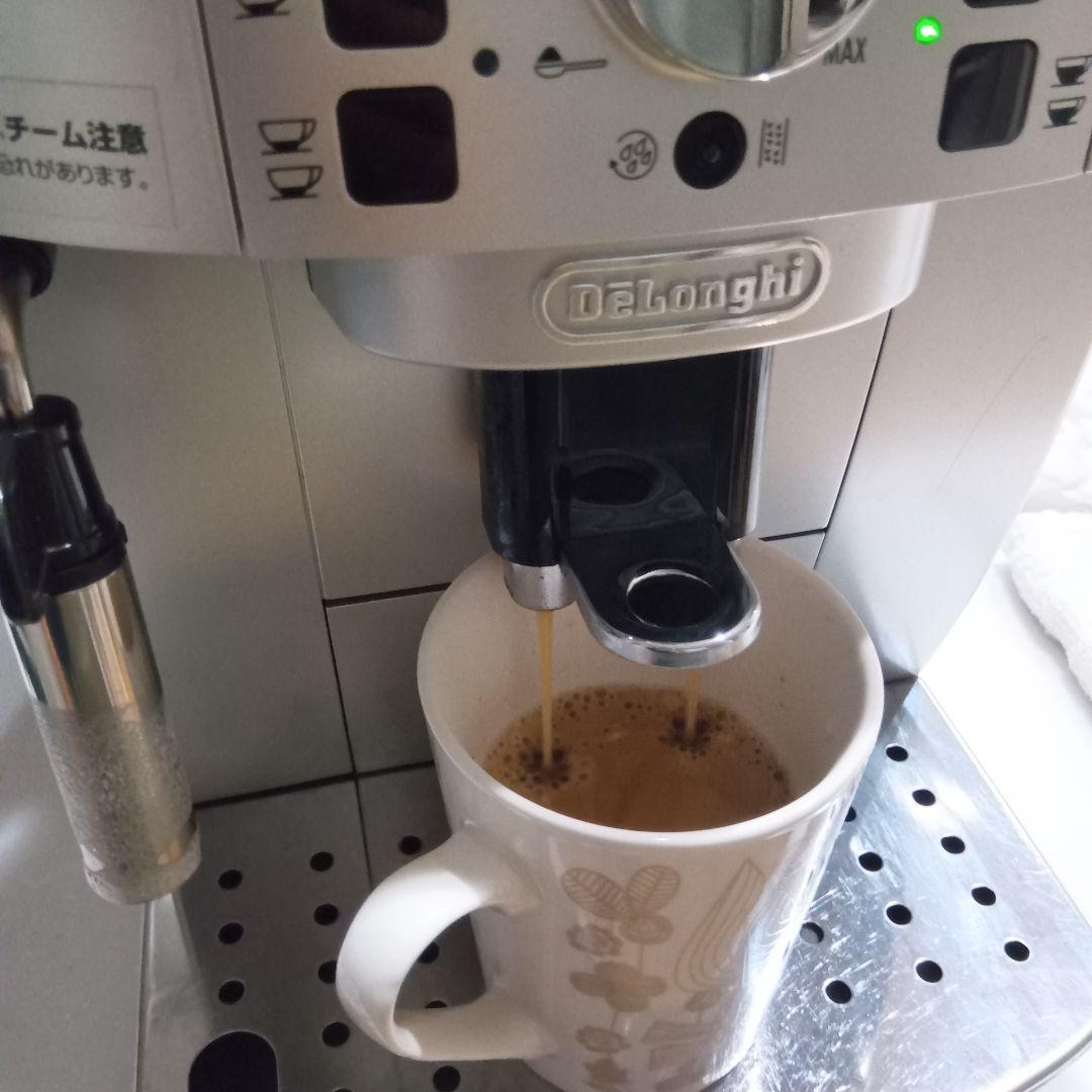 デロンギ　マグニフィカS 全自動コーヒーマシン　ECAM22110SBH
