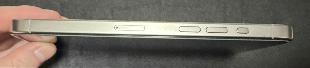 iPhone15pro max ジャンク（有線充電不可）