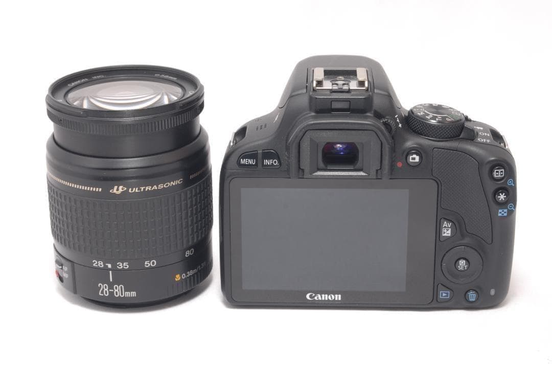 ⭐️軽量＆コンパクト⭐️Canon Kiss X7 キャノン　デジタル一眼レフ