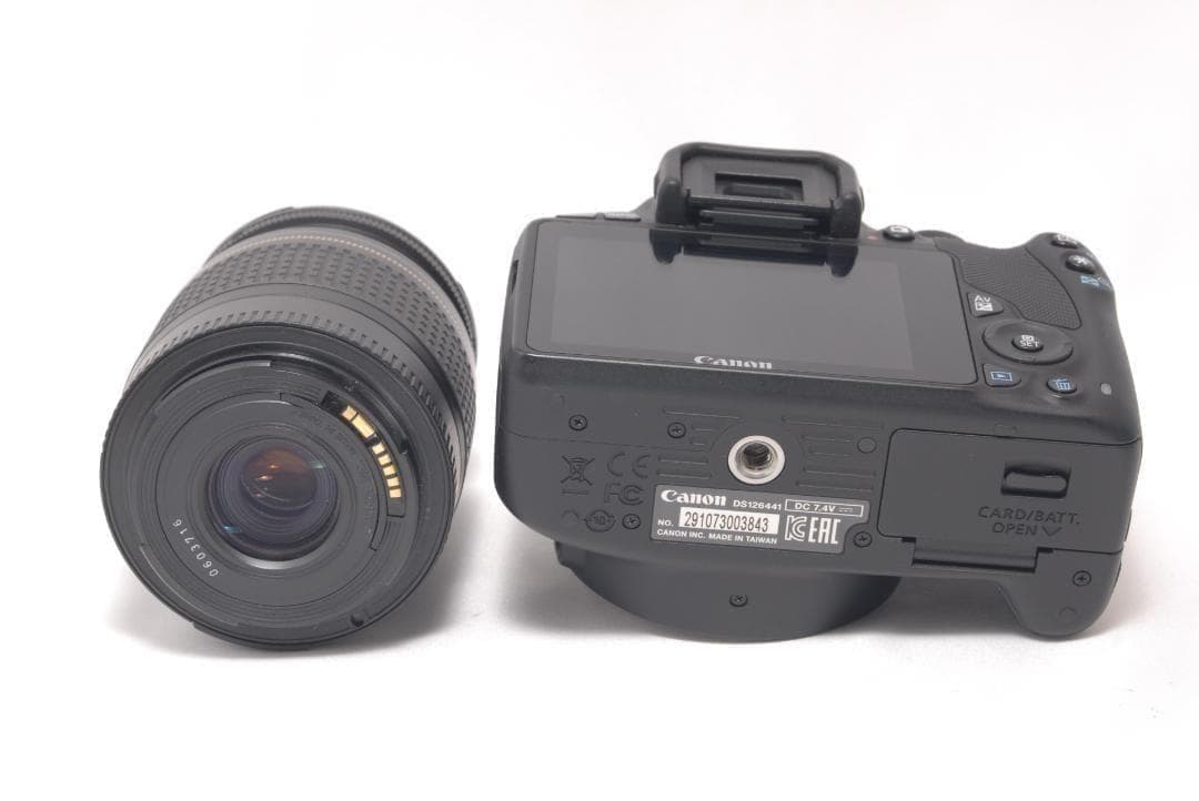 ⭐️軽量＆コンパクト⭐️Canon Kiss X7 キャノン　デジタル一眼レフ