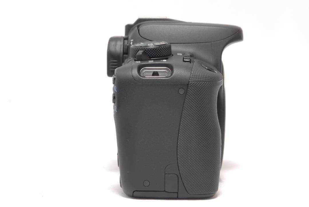 ⭐️軽量＆コンパクト⭐️Canon Kiss X7 キャノン　デジタル一眼レフ