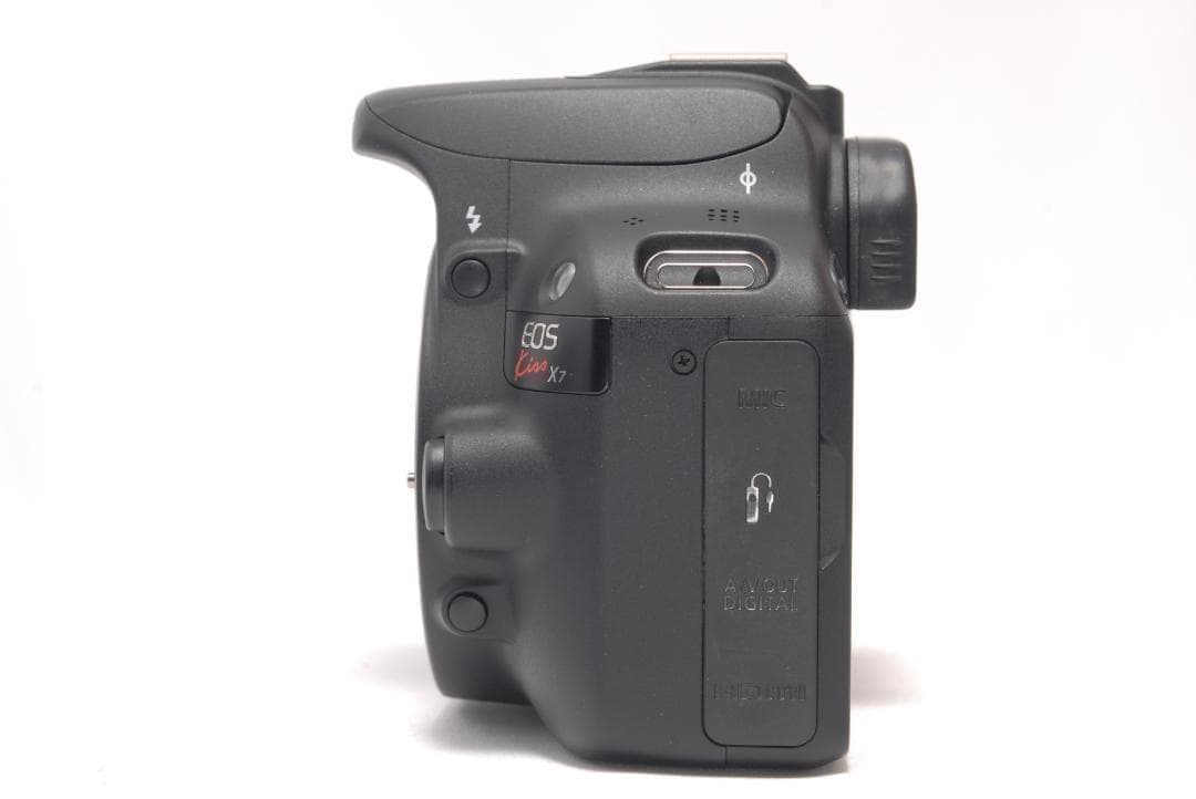 ⭐️軽量＆コンパクト⭐️Canon Kiss X7 キャノン　デジタル一眼レフ