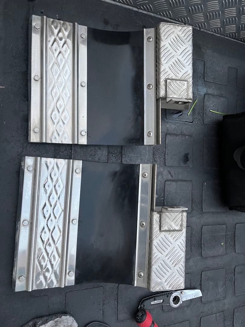 軽トラ用　泥除け　付け根がアルミ製　下はステンレス製