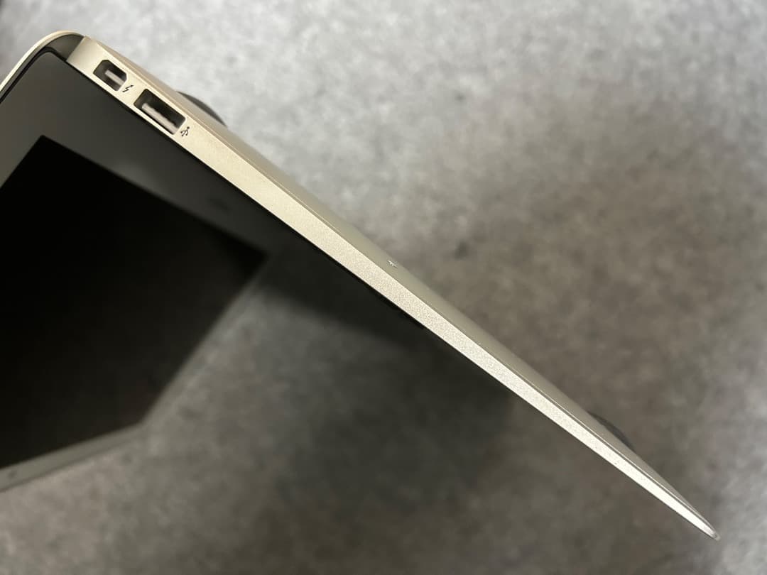 充電回数11回 MacBook Air 2015 i5 1.6Ghz 11インチ